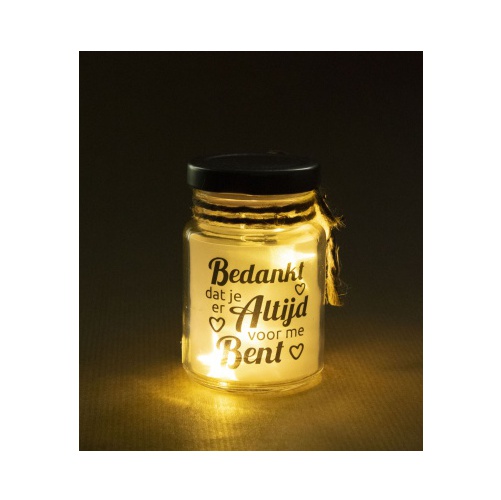 Ze werken op een klein batterijtje en deze zijn ook al inbegrepen! Elke Star Light heeft een speciale boodschap die oplicht door middel van een ledlampje zodra je het product aanzet met de knop onder de dop. De Big Star Lights zijn ongeveer 15 centimeter