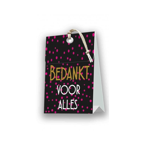 Nieuwe WensGeurzak, 12 superleuke afbeeldingen met achterop de mogelijkheid een mooie wens te schrijvDe WensGeurzak wordt geleverd met een bruin wit of zwart suède koordje en een losse kraftenveloppe
Afmeting van de geurzak is 14,5 cm hoog en 12 cm bree