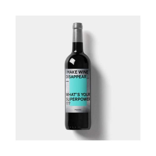 Onze flesetiketten met wijnzegels van Typewine zijn gedrukt op premium papier met een matte afwerking. Dankzij een speciale coating kun je elk wijnetiket gemakkelijk bedekken met een Typewine wijnetiket zonder dat er iets doorheen komt.