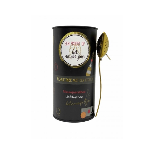 De warmte van thee met een lekker koekje,  met zorg gemaakt, met liefde gegeven. 
Inhoud 2 zakjes met 20 gram thee, 50 gram hartjeskoekjes of boterwafeltjes, theeleutlepel. Voor meerdere kopjes thee.