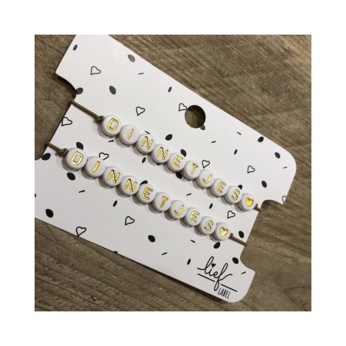 Super lieve, elastische armbandjes voor twee (vrien)dinnetjes! Het armbandje is zelf gemakkelijk te verstellen in maat d.m.v. een verschuifbaar kraaltje aan de onderkant. Daardoor past iedereen deze!