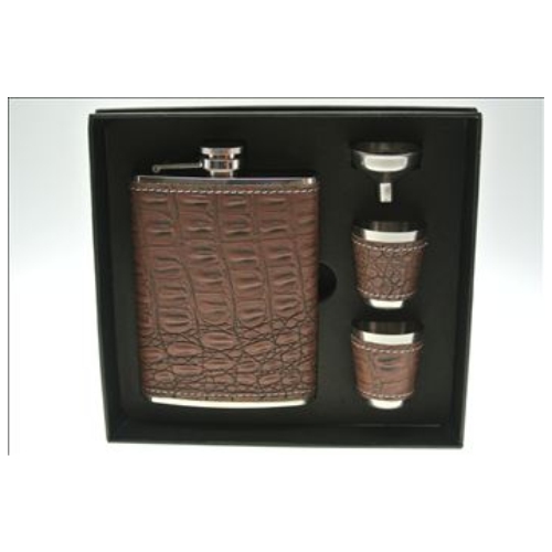 Mooie bruine Heupfles voor sterke drank. Verpakt in mooie
cadeauset.
Heupfles met bekertjes en trechter.