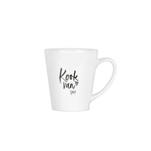Heerlijke mokje voor koffie, thee of of andere dranken met toffe print en lieve quote 'Kook van jou' . De mok is 90 mm hoog en heeft een inhoud van 190ml. Ze zijn vaatwas- en magnetron bestendig.