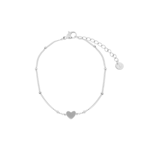 Minimalistische armband met een gesloten hart. Het is verkrijgbaar in zilver en goud en gemaakt van roestvrij staal. De hartjesarmband is verkrijgbaar in drie verschillende varianten. Deze hartjesarmbanden zijn perfect om te delen met een geliefde...