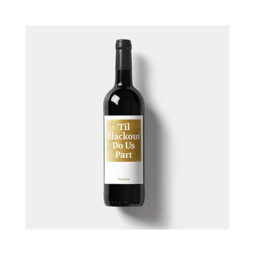 Onze flesetiketten met wijnzegels van Typewine zijn gedrukt op premium papier met een matte afwerking. Dankzij een speciale coating kun je elk wijnetiket gemakkelijk bedekken met een Typewine wijnetiket zonder dat er iets doorheen komt.