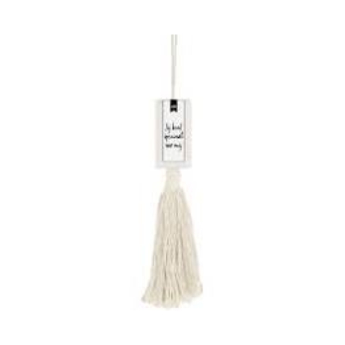 Wie is er voor jou speciaal en zou je hiermee graag willen verrassen?
Geeft deze zand witte zeepketting met goud witte tassel dan kado!
Super gaaf om (als decoratie) op te hangen, in je badkamer, wc of gewoon in de woonkamer.