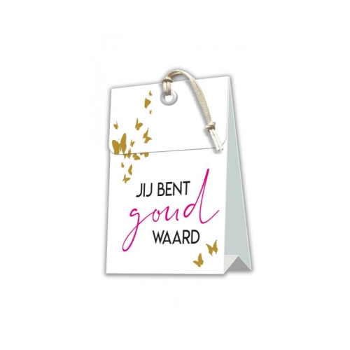 Nieuwe WensGeurzak, 12 superleuke afbeeldingen met achterop de mogelijkheid een mooie wens te schrijvDe WensGeurzak wordt geleverd met een bruin wit of zwart suède koordje en een losse kraftenveloppe
Afmeting van de geurzak is 14,5 cm hoog en 12 cm bree