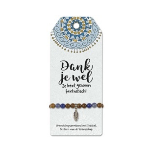 Een serie armbandjes met echte edelstenen, houten kraaltjes en lieve kleine bedeltjes, gecombineerd met persoonlijke complimenten: de Vriendschapsarmband. Een armbandje wat pas écht een persoonlijk sieraad is.