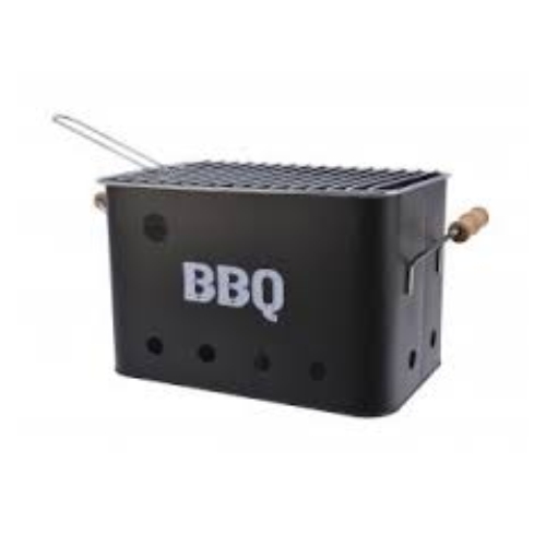 Hoe tof is deze zinken BBQ!! Perfect formaatje om mee te nemen naar het strand, park, vrienden etc. 
Met mooie houten handvaten en afneembaar rek. 
Afmeting 43x22x22. Afmeting rooster 34x22 cm