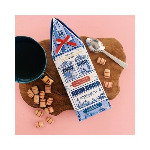 Je favoriete Nederlandse snoepjes als thee! We lieten ons inspireren door ons lievelingssnoep en maakten deze heerlijke theetjes: wel de smaak, maar niet de calorieën. In het doosje vind je de thee in onze 100% composteerbare verpakking én thee infuser!