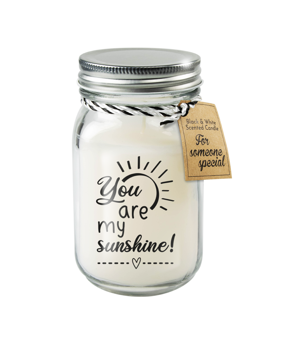 De Black & White geurkaars is een geurkaars in een glazen potje met deksel uit de Paper Dreams collectie Black & White scented candles. Deze heerlijke frisse geurkaars hebben circa 340 gram kaarsvet waardoor ze circa 80 branduren hebben!