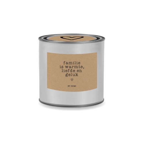 Dit kaarsje van By Romi is handgegoten en komt in een mooi blikje inclusief deksel. De kaars brand rustig en heeft een witte kleur.

Als onze wenskaarsjes worden door ons zelf met veel liefde geproduceerd in eigen huis.

Afmeting kaarsje: 7,5 x 8 cm /