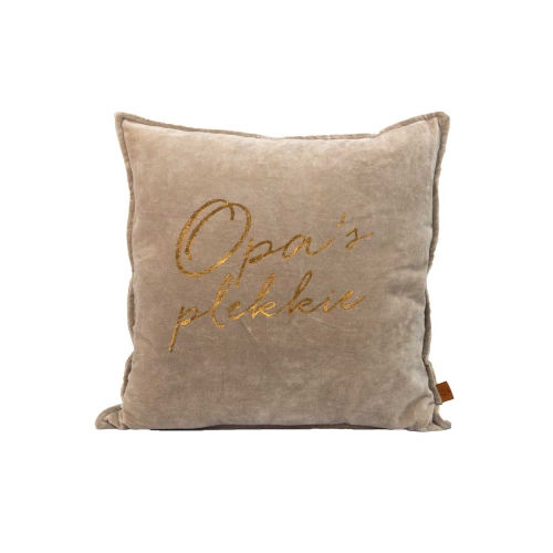Natuurlijk heeft jouw opa een eigen plekje op de bank. Dit kussen helpt iedereen daaraan herinneren. Bovendien een superleuk cadeau voor je opa. Hij wordt er blij van.

Kleur: Gouden letters, Kiezel
Maat: 50×50 cm
Materiaal: Velvet