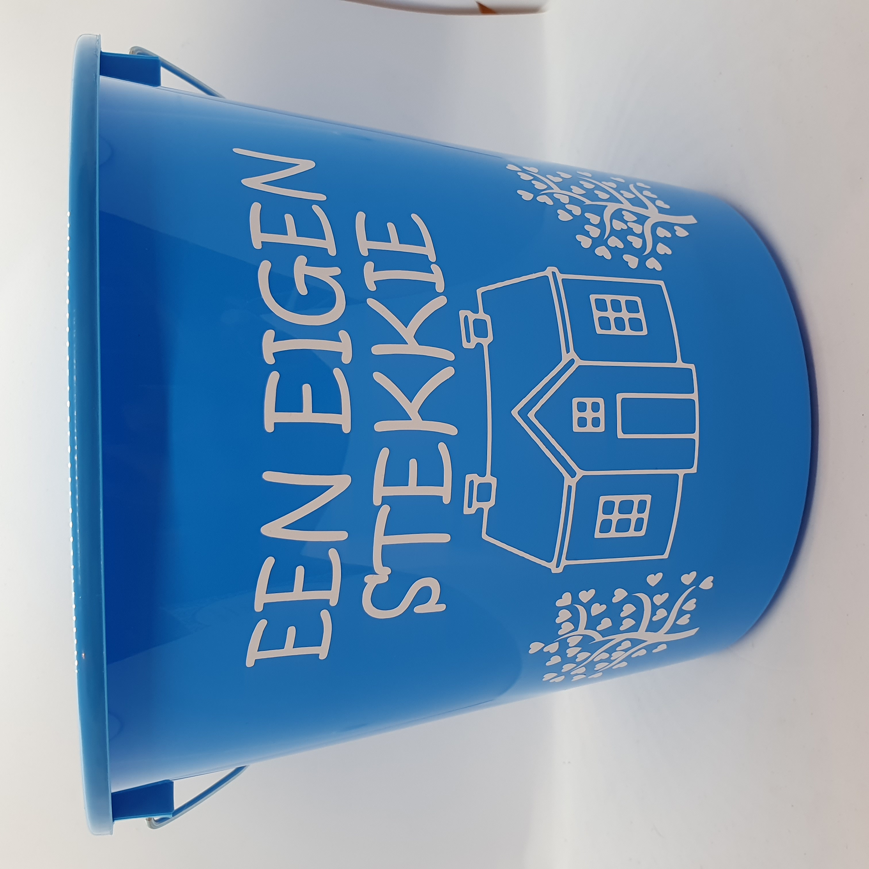 Verpak je cadeautjes leuk in deze geweldige Cadeau Emmer!!
Zoveel combinaties mogelijk. Kleur assorti
Op aanvraag eigen tekst opdruk mogelijk.