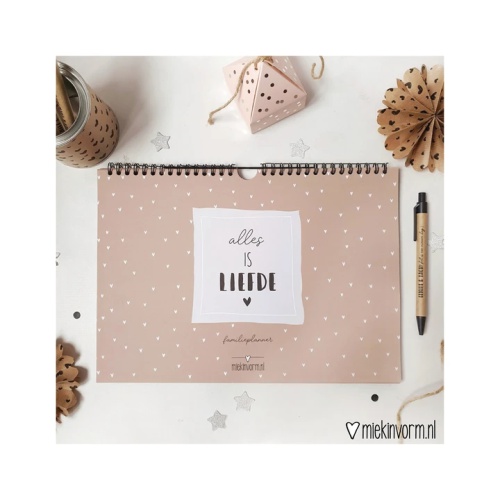 Een hele toffe familie planner om te starten op ieder moment van het jaar.  

Superhandig en overzichtelijk, zo wordt er nooit meer een afspraak vergeten!