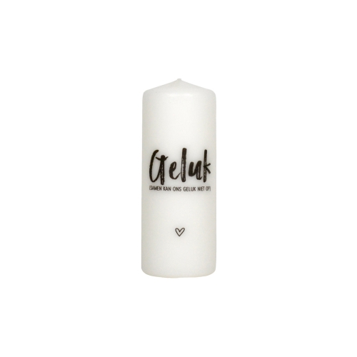 Mooie witte kaars met tekst'Geluk - Samen kan ons geluk niet op'. Leuk om te combineren met andere kaarsen uit onze collectie. De kaars heeft een diameter van 6 cm en is 15 cm hoog.