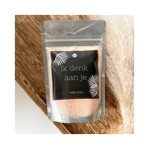 Met bodyscrub verwijder je de dode huidcellen. Dit doe je door met de scrub over de huid te wrijven. Je verwijdert hiermee (een deel van) de bovenste dode huidcellen waardoor de huid zachter wordt.


Afmeting verpakking 15 x 10 cm. Past door de brieven