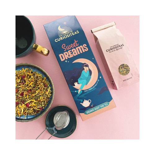 Goodnight! Slaap lekker! Met deze ‘sweet dreams’ mélange val je heerlijk in slaap. Deze collectie is ‘All Herbal’, dus vrij van theïne, volledig biologisch én vegan!
Met thee-infuser.