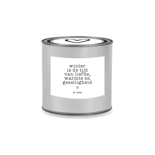Dit kaarsje van By Romi is handgegoten en komt in een mooi blikje inclusief deksel. De kaars brand rustig en heeft een witte kleur.

Als onze wenskaarsjes worden door ons zelf met veel liefde geproduceerd in eigen huis.

Afmeting kaarsje: 7,5 x 8 cm /