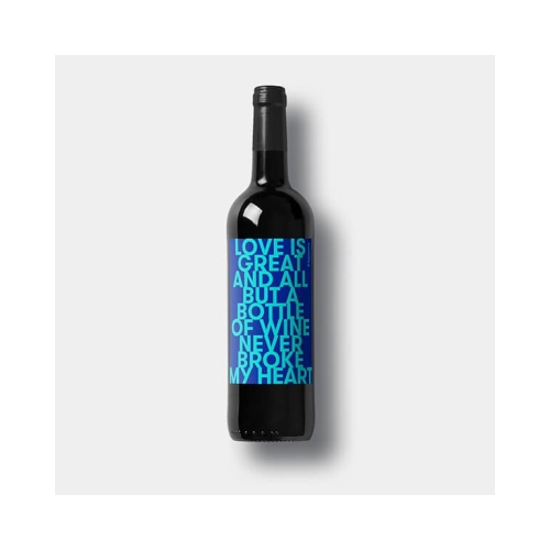 Onze flesetiketten met wijnzegels van Typewine zijn gedrukt op premium papier met een matte afwerking. Dankzij een speciale coating kun je elk wijnetiket gemakkelijk bedekken met een Typewine wijnetiket zonder dat er iets doorheen komt.