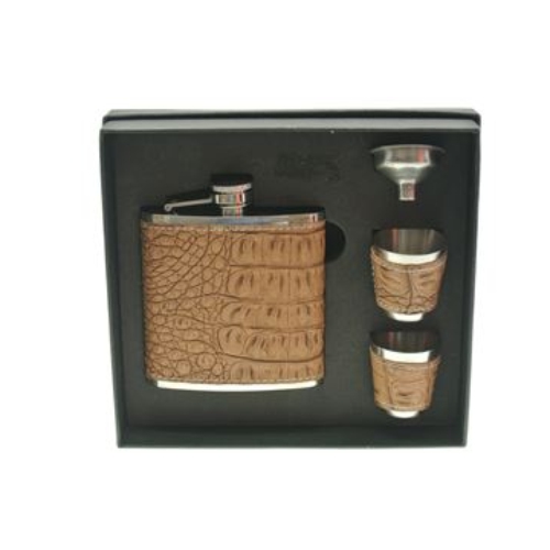 Mooie bruine Heupfles voor sterke drank. Verpakt in mooie
cadeauset.
Heupfles met bekertjes en trechter.