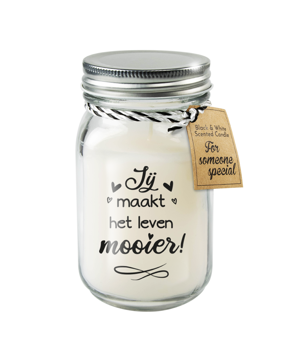 De Black & White geurkaars is een geurkaars in een glazen potje met deksel uit de Paper Dreams collectie Black & White scented candles. Deze heerlijke frisse geurkaars hebben circa 340 gram kaarsvet waardoor ze circa 80 branduren hebben!